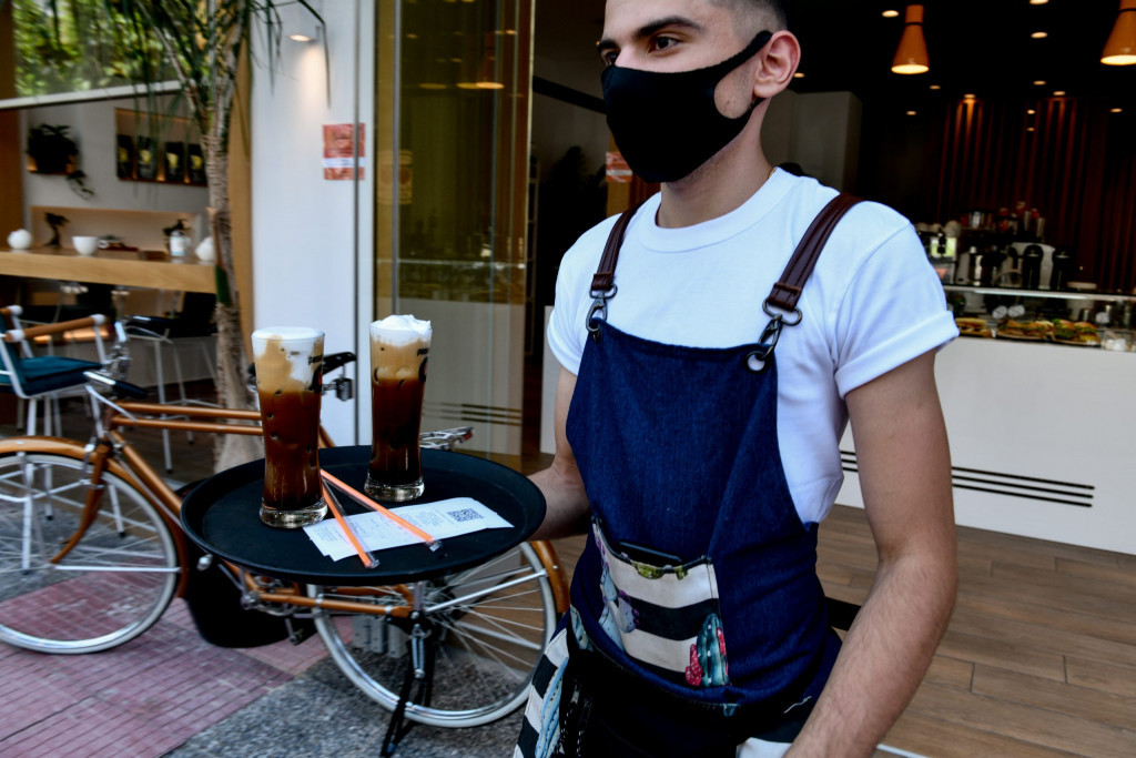 Εστίαση – Τι ισχύει για την είσοδο αλλοδαπών που διαθέτουν πιστοποιητικό εμβολιασμού ή νόσησης από χώρα εκτός της ΕΕ