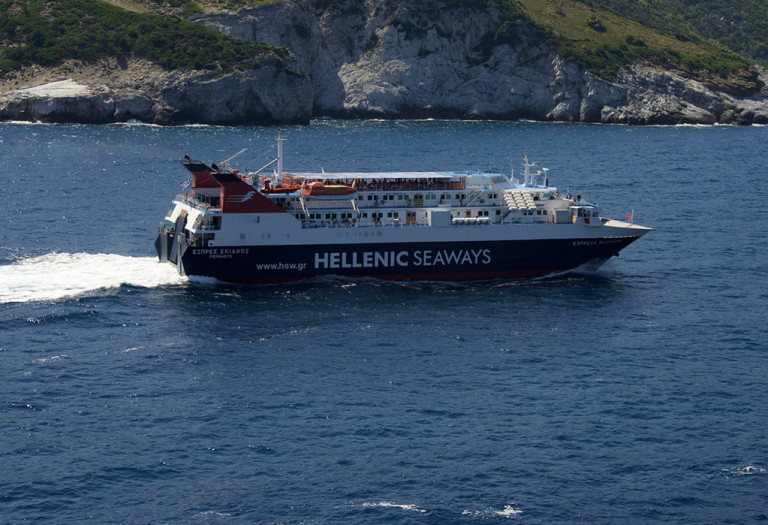 Σκόπελος – Μηχανική βλάβη σε πλοίο – Επέβαιναν 63 άτομα