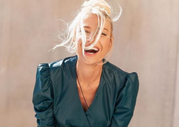 «Ήρθαν τα Χριστούγεννα κι η Πρωτοχρονιά..» – Η Φαίη Σκορδά σε εορταστική διάθεση