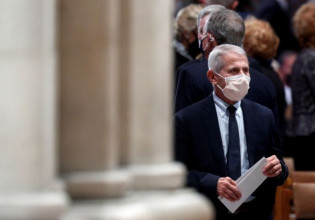 Φάουτσι – Ο χρόνος τελειώνει για να αποφευχθεί μία νέα έξαρση – Τι είπε για την τρίτη δόση