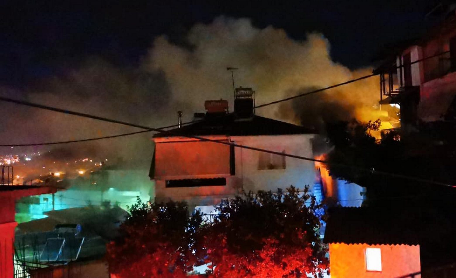Φωτιά στο σπίτι στο Ναύπλιο - Πυκνοί καπνοί πάνω από την πόλη