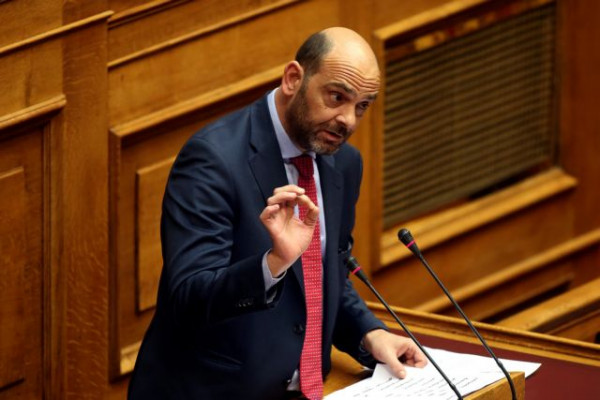 Φωτήλας – Πρωταγωνιστής στη θεατρική παράσταση «Ό,τι πείτε κύριε υπουργέ μου»