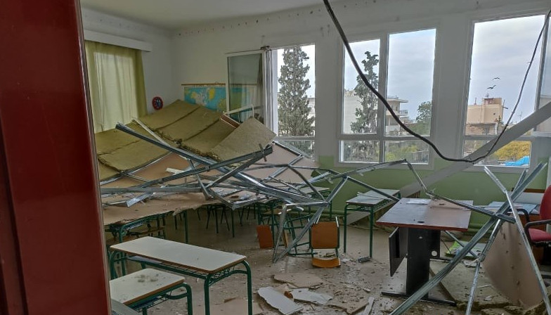 Θεσσαλονίκη - Εκκενώθηκε το σχολείο του οποίου έπεσε η οροφή - Από θαύμα σώθηκαν οι μαθητές