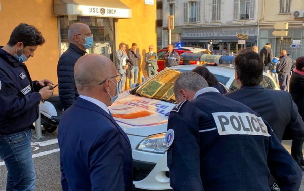 Γαλλία – Αλγερινός ο δράστης της επίθεσης με μαχαίρι κατά αστυνομικού στις Κάννες
