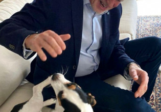 Ο Παπανδρέου χαλαρώνει και παίζει με την «Τρέλα»