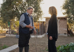 Η Γη της Ελιάς – Ο Ισίδωρος στέλνει δώρο στην Αντιγόνη