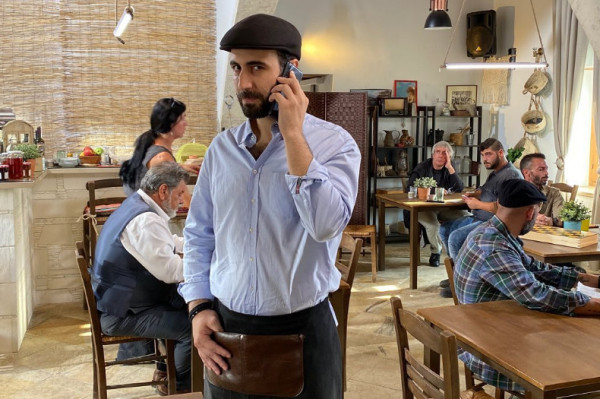 Γιάννης Κρητικός – Το τραγούδι, ο έρωτας και ο ρόλος στη Γη της Ελιάς