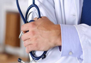 Δίκη ψευτογιατρού – «Ο γιος μου θα ζούσε αν δεν είχαμε συναντήσει τον κατηγορούμενο»