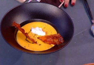 Ο Τίμος Ζαχαράτος φτιάχνει την πιο τέλεια σούπα γλυκοπατάτας