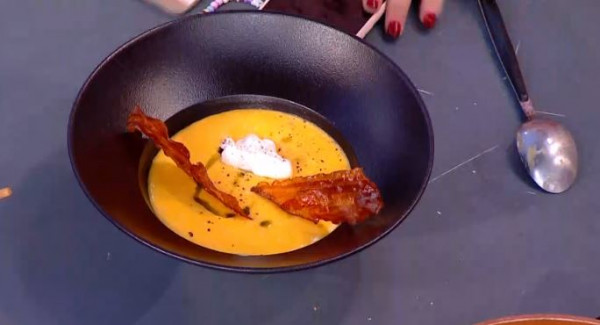 Ο Τίμος Ζαχαράτος φτιάχνει την πιο τέλεια σούπα γλυκοπατάτας