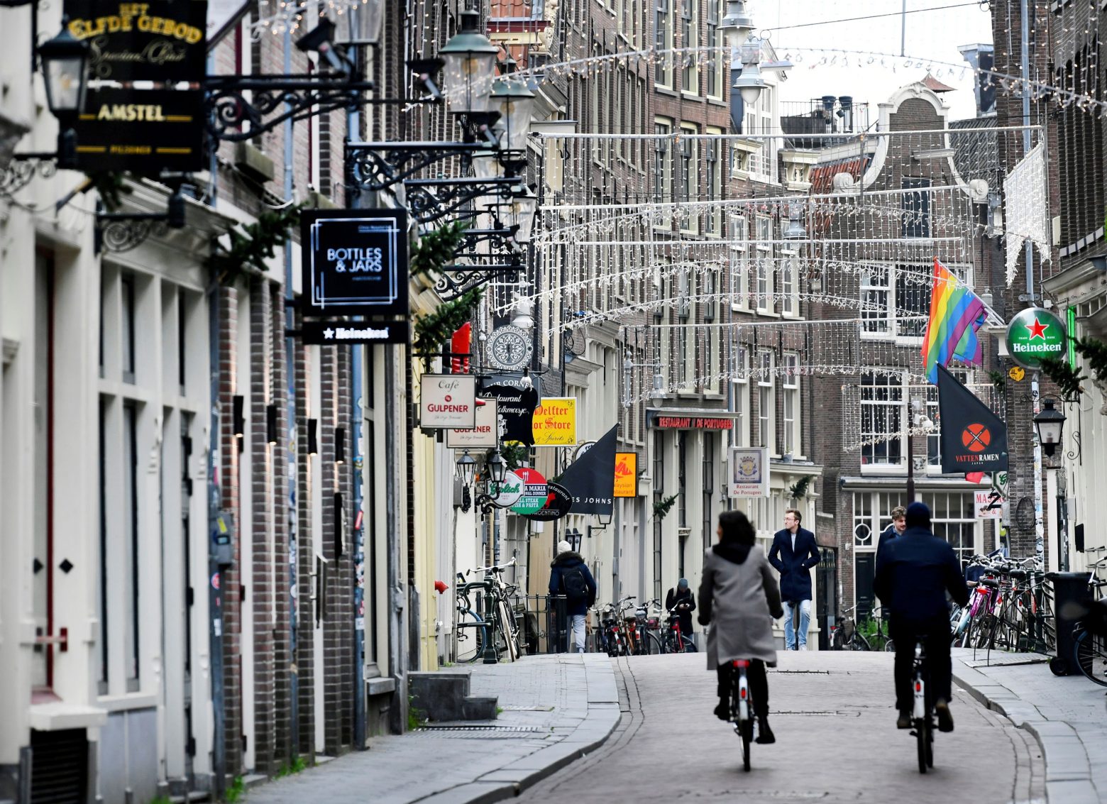 Ολλανδία - Ειδικοί συνιστούν στην κυβέρνηση να επιβάλει μερικό lockdown
