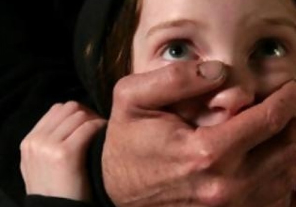 Βρε άτιμοι. Η «σχέση» με 14χρονο δεν είναι απλά μια μ…α, είναι ξεκάθαρος βιασμός