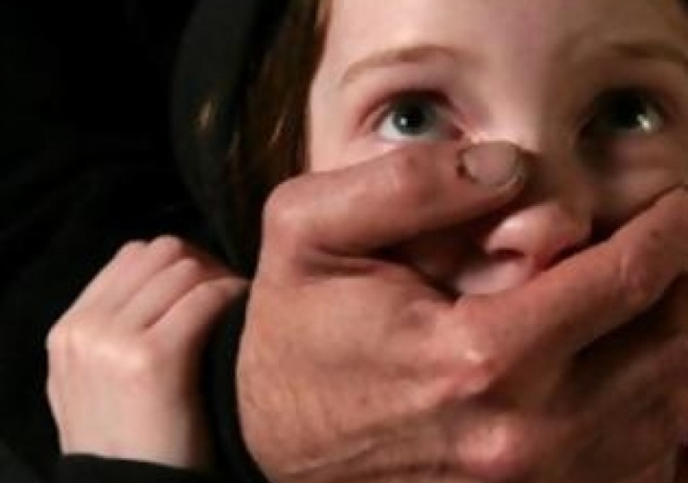 Βρε άτιμοι. Η «σχέση» με 14χρονο δεν είναι απλά μια μ…α, είναι ξεκάθαρος βιασμός