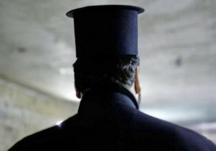 Κρήτη – Ανήλικος εμπλέκεται στον βιασμό κατ’ εντολή και παρουσία πρώην ιερέα