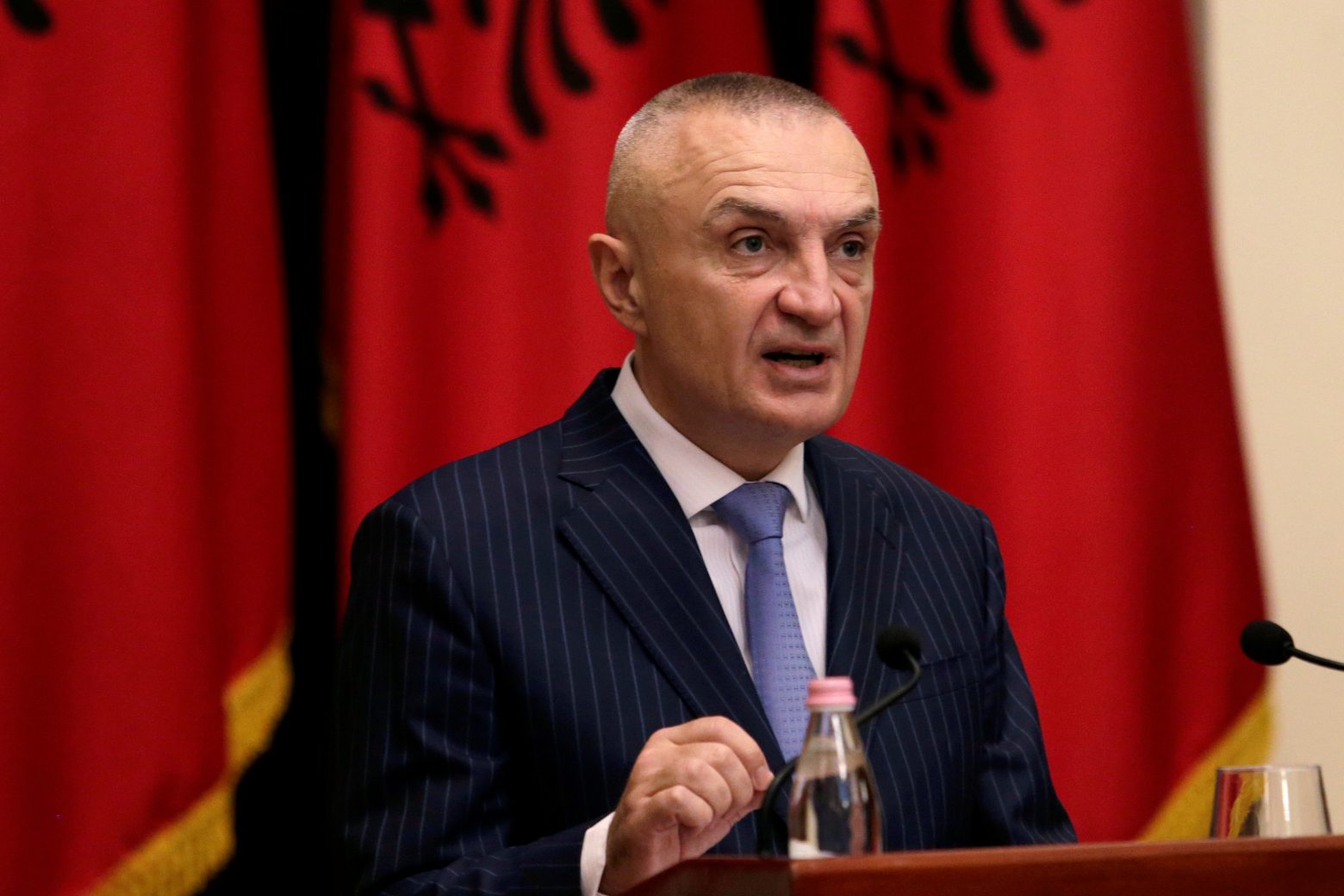 Βόμβα του προέδρου της Αλβανίας - Ξένες και ντόπιες μυστικές υπηρεσίες παρακολουθούν το τηλέφωνό μου
