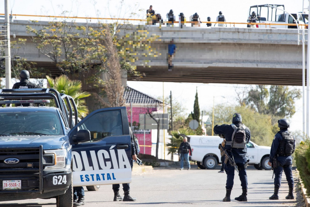 Μεξικό – Εννέα πτώματα βρέθηκαν κρεμασμένα από γέφυρα