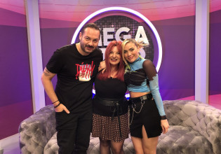 MEGA Star – Η Konnie και ο Αντώνης υποδέχονται την Τάνια Μπρεάζου και τη Χρύσα Κατσαρίνη.