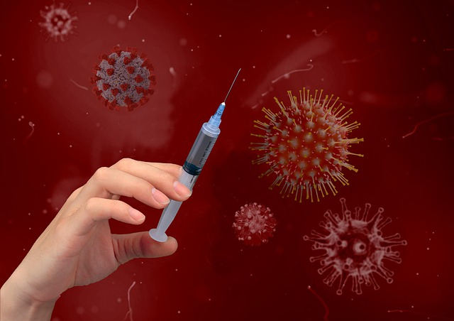Μόσιαλος – Ετήσιες δόσεις εμβολίου κατά του κοροναϊού – Θα υπάρξουν και νέες μεταλλάξεις