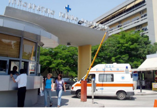 Θεσσαλονίκη – Ουρές ασθενοφόρων έξω από το Ιπποκράτειο από κρούσματα κοροναϊού