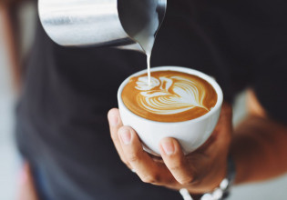 Καφές – Νέα μελέτη αποσυνδέει τις αρρυθμίες από την κατανάλωση του