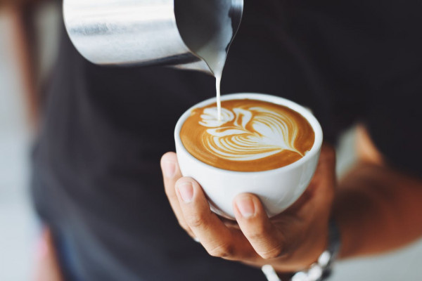 Καφές – Νέα μελέτη αποσυνδέει τις αρρυθμίες από την κατανάλωση του
