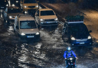 Καιρός – Επιδείνωση με βροχές, καταιγίδες και χαμηλή θερμοκρασία – Πού θα «χτυπήσουν» τα φαινόμενα