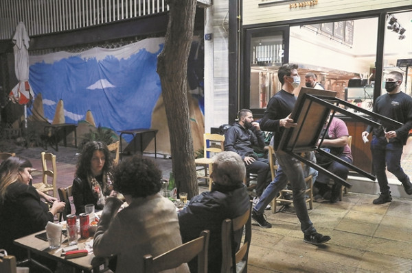 «Θύμα» της πανδημίας ο αντικαπνιστικός νόμος