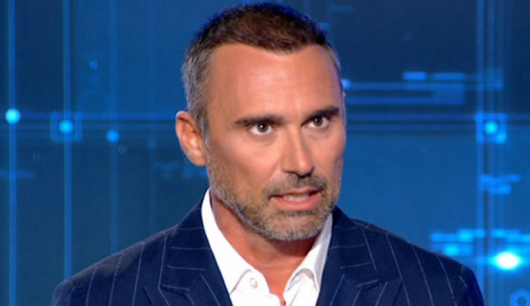 Γιώργος Καπουτζίδης για γνωστό παρουσιαστή – «Έχει κάνει καριέρα στην τηλεόραση με το να κοροϊδεύει τους άλλους»