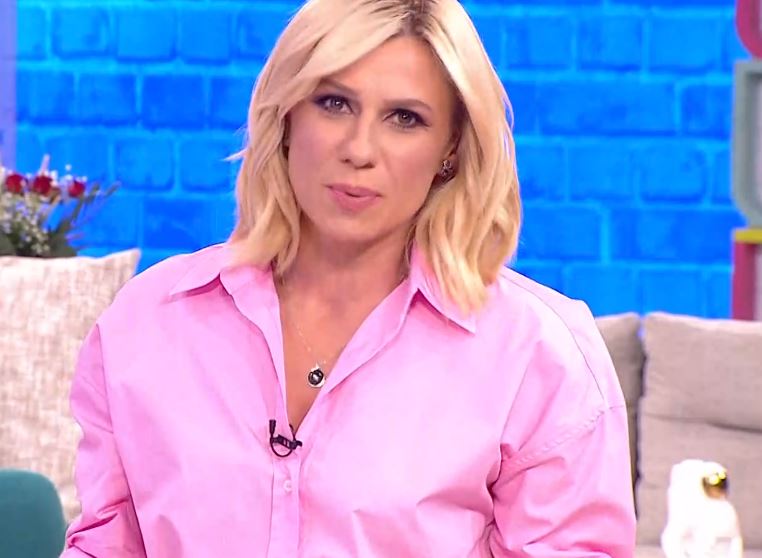 Δύσκολες ώρες για την Κατερίνα Καραβάτου – Και τα παιδιά θετικά στον κοροναϊό