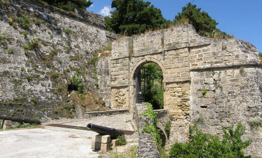 Ζάκυνθος – Το ενετικό κάστρο με την υπέροχη πανοραμική θέα περιμένει την αναγέννησή του