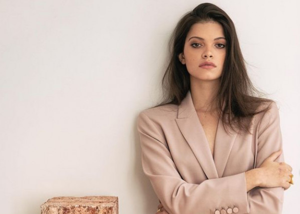 Τζένη Καζάκου – Δεν θα ήθελα να πρωταγωνιστήσω σε καμία ταινία της γιαγιάς μου