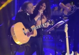 H συγκινητική επανένωση του Χρήστου Κυριαζή και της Βάνας Μπάρμπα επί σκηνής