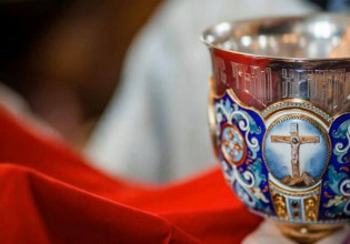 Λέσβος – Εισαγγελική παρέμβαση για τον ιερέα που κοινωνούσε πιστούς ενώ νοσούσε με κοροναϊό