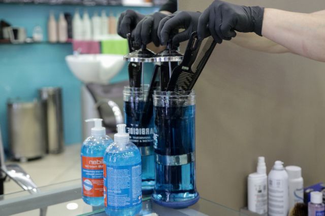 Νέα μέτρα – Χαμός στα κομμωτήρια για να γλιτώσουν τα rapid test