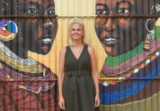 Χριστίνα Κοντοβά – Κλείνει ένα χρόνο στην Ουγκάντα και το γιορτάζει με φωτογραφία της Ada