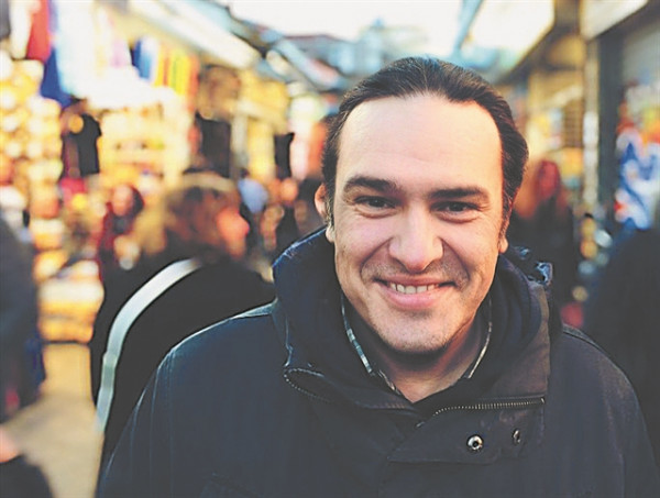 Κώστας Λειβαδάς – «Ηρωές μου ήταν όσοι θυσίαζαν το μηνιάτικό τους για ένα λάιβ»