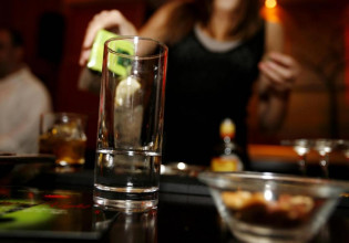 Κρήτη – Ανησυχία για τα απανωτά περιστατικά υπερβολικής κατανάλωσης αλκοόλ από ανηλίκους