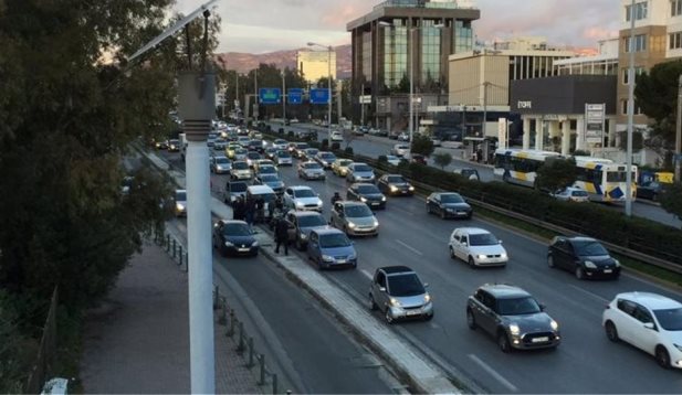 Τροχαίο με τρία αυτοκίνητα στη Λεωφόρο Κηφισίας