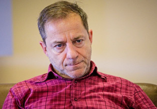 Δεν θα πάει στην κηδεία της μητέρας του ο Λιγνάδης; Όλο το παρασκήνιο