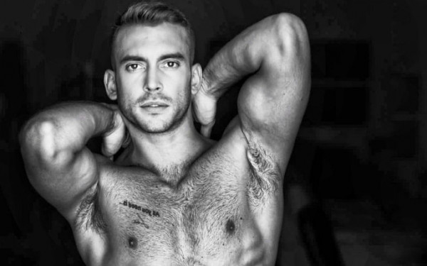 Ιάσονας Μανδηλάς – Όταν έκανα παρέα με κορίτσια έλεγαν «ο ομοφυλόφιλος»