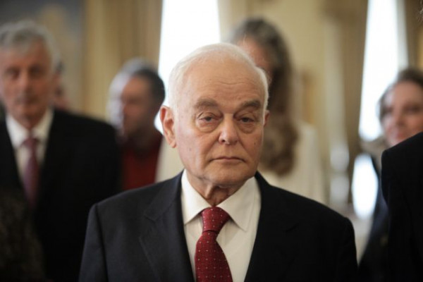 Μανιτάκης – Δεν τίθεται θέμα συνταγματικότητας του υποχρεωτικού εμβολιασμού για τους άνω των 60 ετών