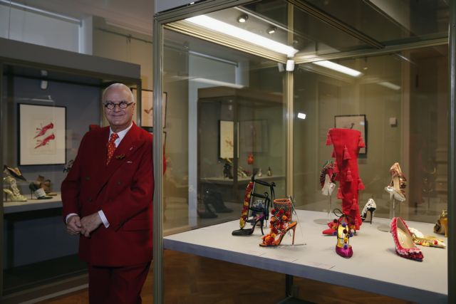 Μανόλο Μπλάνικ – Ο βασιλιάς των ψηλοτάκουνων δίνει συμβουλές μόδας – «Η κομψότητα είναι έμφυτη»