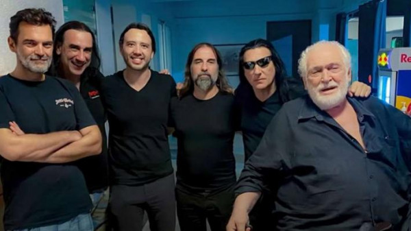 Οικογένεια Καζάκου απαγγέλει Οδύσσεια σε δίσκο των Manowar