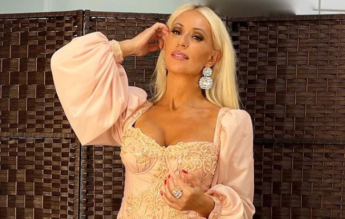 Μαρία Μπακοδήμου – Χωρίς ίχνος μακιγιάζ αγκαλιά στον γιο της – Η φωτογραφία που «έλιωσε» το Instagram