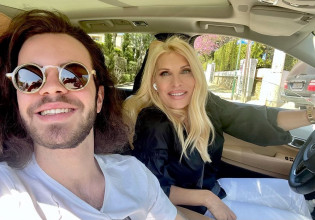 Ελένη Μενεγάκη – Ο Άγγελός της γιορτάζει και του ευχήθηκε «χρόνια πολλά» με έναν ξεχωριστό τρόπο