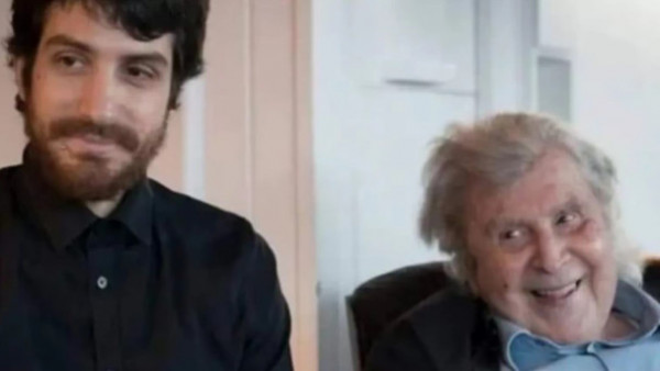 Μίκης Θεοδωράκης – Το παράπονο του εγγονού του, Αγγελου – Του μίλησα με σφιγμένα τα δόντια [βίντεο]