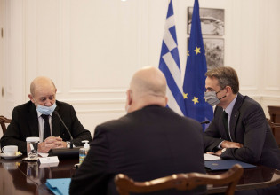 Συνάντηση Μητσοτάκη με τον γάλλο ΥΠΕΞ – «Η πρόσφατη συμφωνία αναβάθμισε τη σχέση μας»