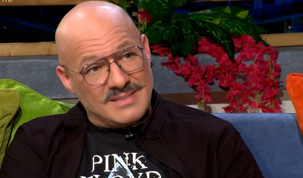 Νίκος Μουτσινάς – Θέλω να αποκτήσω δύο παιδιά