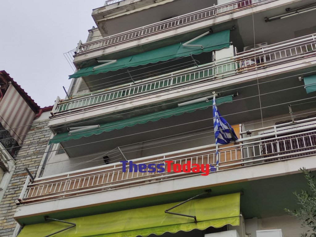 Θεσσαλονίκη – Προσγειώθηκε πάνω σε άνθρωπο το κοριτσάκι που έπεσε από μπαλκόνι