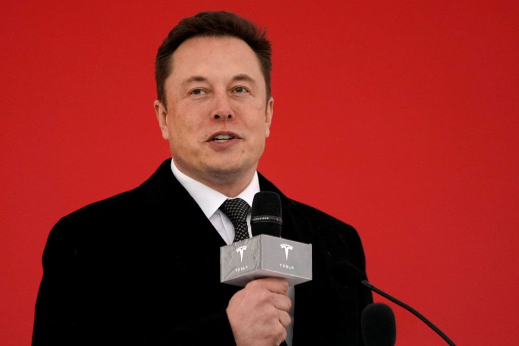 Έλον Μασκ – Πούλησε μετοχές της Tesla αξίας 7 δισ. δολ. σε μια εβδομάδα